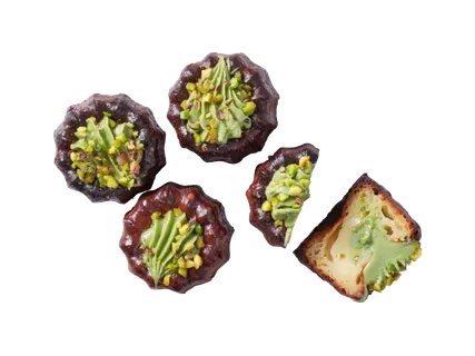 Kūciņas „Cannelés“ ar pistāciju krēma pildījumu