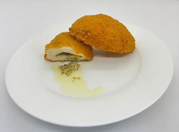 Kiievi kotlet HENY, küüslaugu ja ürtidega, paneeritud, küpsetatud, 8tk, IQF, külmutatud, 1kg