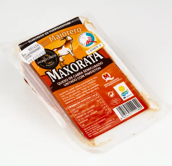 Poolkõva kitsepiimajuust MAJORERO kaetud paprikaga, PDO, 225g