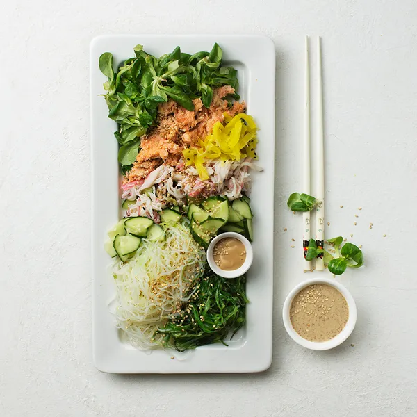 Sushi-salat kuumsuitsuforelliga, SELVERI KÖÖK, 700g, ettetellimisel