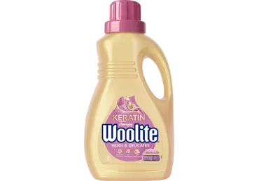 Skystasis skalbiklis WOOLITE DELICATE (15 skalbimų), 900 ml