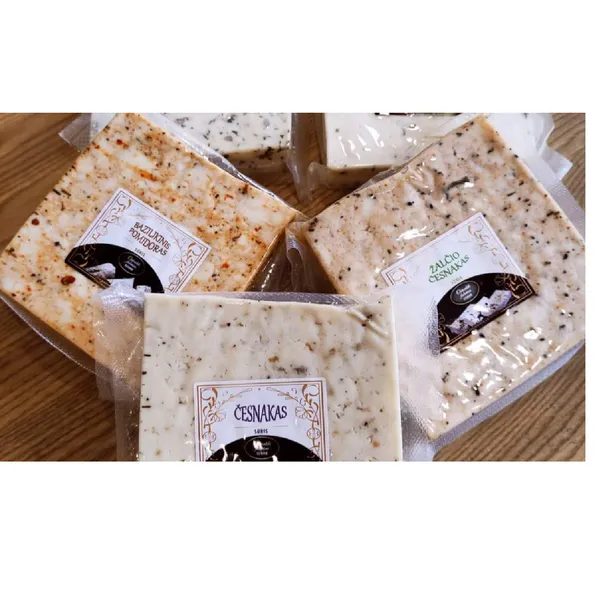 Saldaus pieno sūris OSTVALDS FABRICA, su česnaku, 22% rieb. ~350g