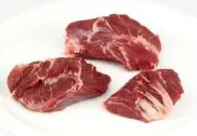 Šaldyta kiaulių žandų mėsa (~30-50 g) vakuume po 1 kg
