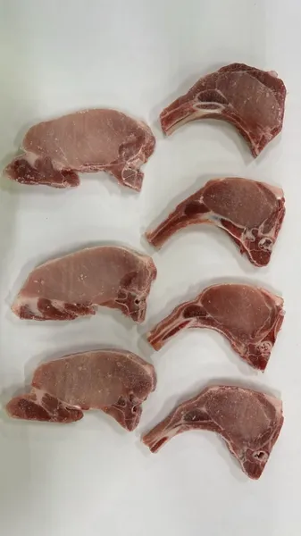 Šaldyti kiaulienos nugarinės kepsniai su kaulais, ~3 kg