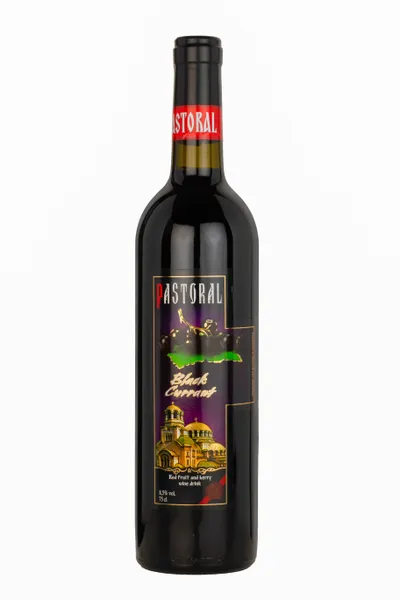 Vaisių ir uogų vyno gėrimas PASTORAL Black Currant, raudonasis, pusiau saldus, 8,5%. 0,75 l