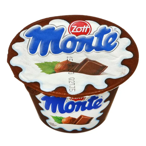 Pieno desertas su šokoladu ir lazdyno riešutais ZOTT MONTE, 150 g