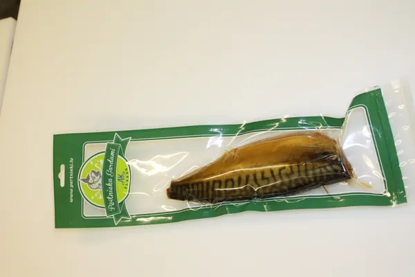 Auksti kūpināta makreles plētne (aizvērta), sverama