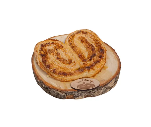 Austiņas ar karameļu un riekstu pild. 100g, Anada konditoreja