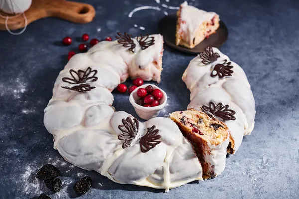 Baltā pasaka (pildījumā žāvētas plūmes, dzērvenes, pārklāts ar balto šokolādi) 650g, Liepkalni