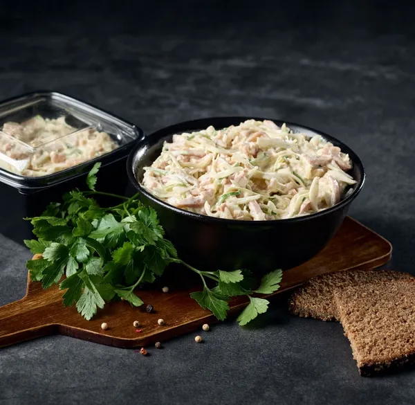 Salāti dārzeņu ar kūpinātu cāli, sverami, Lido