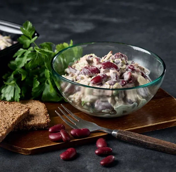 Salāti pupiņu ar kūpinātu cūkgaļu, sverami, Lido