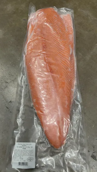 Atlantijas laša fileja, ātri sasaldēta, ar ādu, bez asakām, D kat., 1.4-2.1 kg, IQF, vakuumā