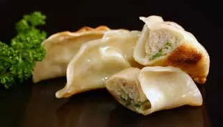 Pelmeņi japāņu stilā (dumplings) ar vistu un dārziņiem, 600g