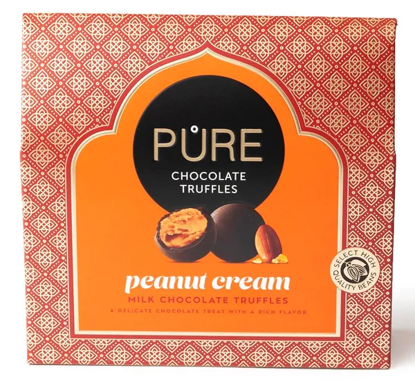 Piena šokolādes trifeles ar zemesriekstu krēma pildījumu 94g PURE