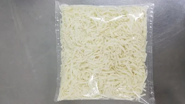 Rīvēta siera un produkta ar augu taukiem maisījums 48%, 50/50, 2 kg