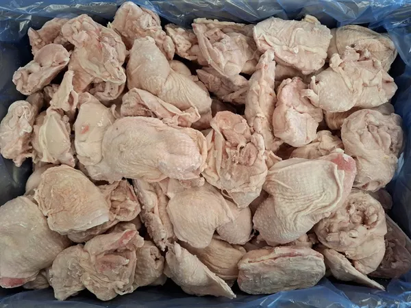 Saldēta cāļa kāju gaļa, ar ādu, A kategorija, 15kg  IQF HALAL