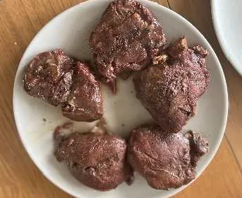 Saldēti liellopa vaigi AJ FOOD, slow cooked, šķēlēs, ~450g