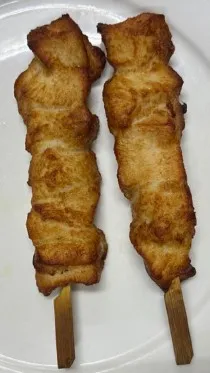 Saldēti vistas filejas gabaliņi uz iesmiem HENY Skewers, apcepti, 1kg