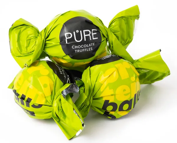 Tumšās šokolādes trifeles ar proteīna zemesriekstu krēma pildījumu 500g, PURE