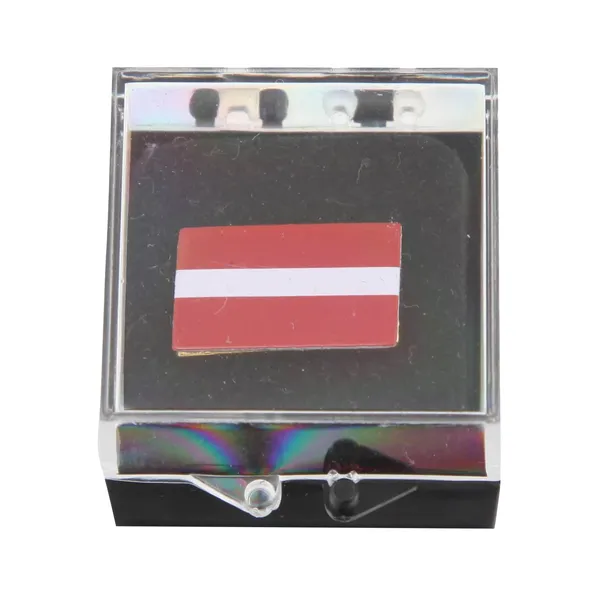 Nozīmīte karogs kastē Baltijas Suveniri